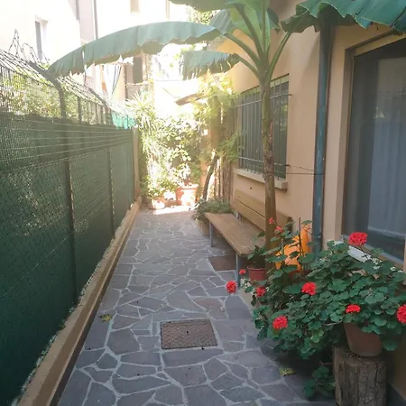 Ampio Monolocale Nel Cuore Di 佩萨罗